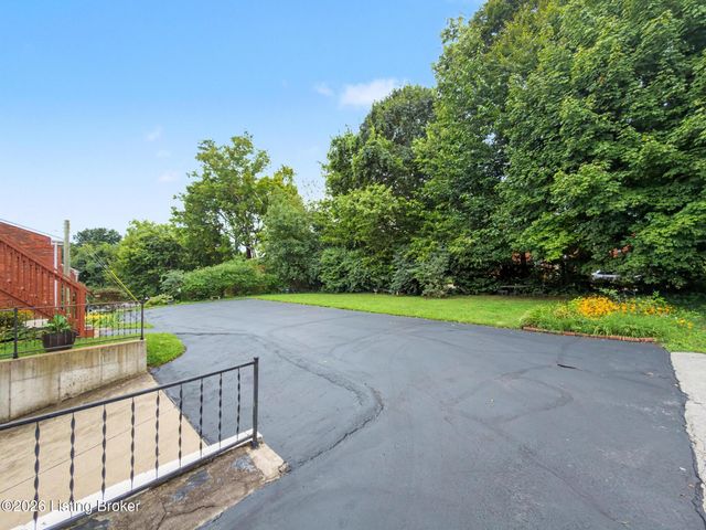2714 Riedling Dr APT 4, Louisville, KY 40206