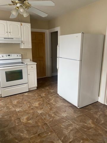 19 Elm Park 2, Groveland, MA 01834