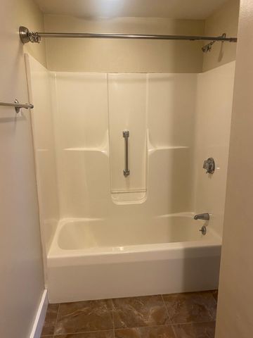 19 Elm Park 2, Groveland, MA 01834
