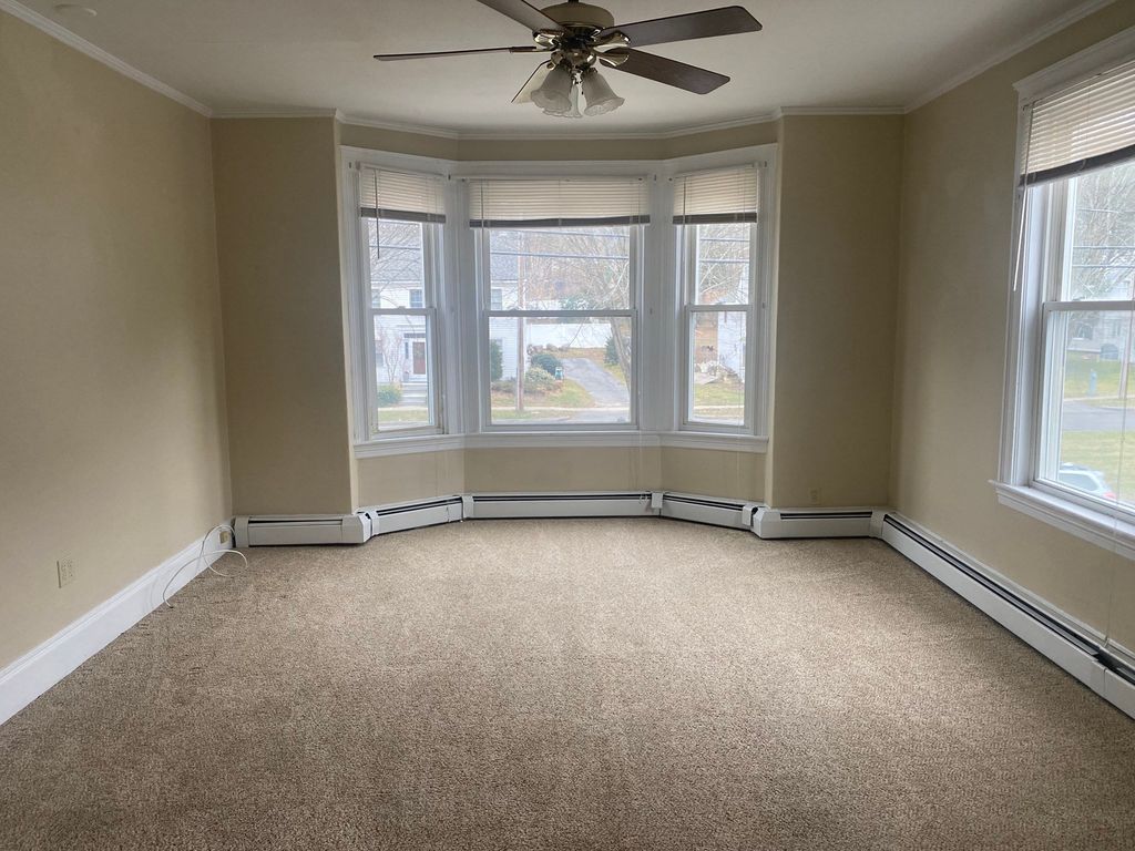 19 Elm Park 2, Groveland, MA 01834