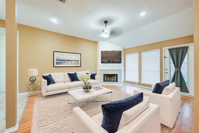 1136 Park Glen, Crowley, TX 76036