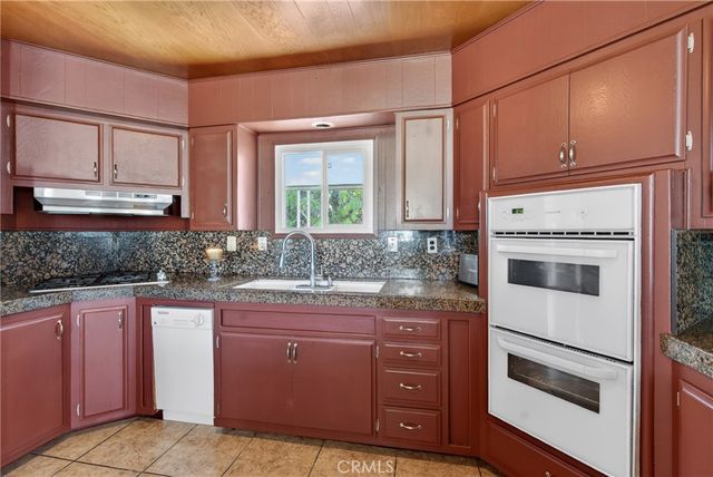 780 Santa Clara Circle, Hemet, CA 92543