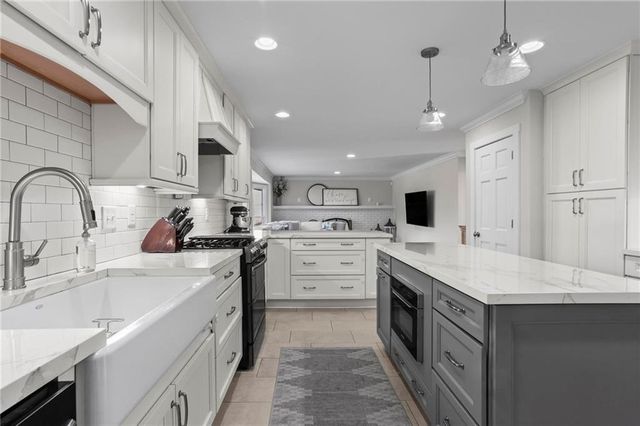 521 Creekwood Drive, Marietta, GA 30068