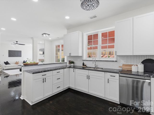 7702 Harrington Woods Road, Charlotte, NC 28269