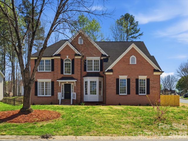 7702 Harrington Woods Road, Charlotte, NC 28269