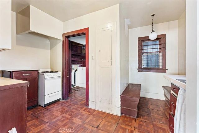 272 S Burlington, Los Angeles, CA 90057
