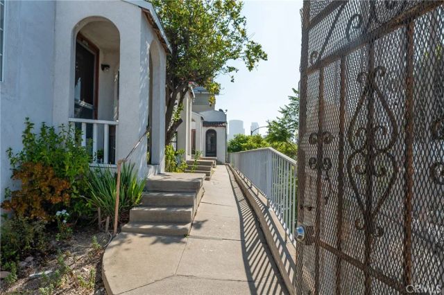 272 S Burlington, Los Angeles, CA 90057