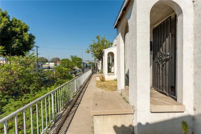 272 S Burlington, Los Angeles, CA 90057