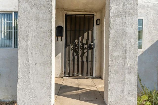 272 S Burlington, Los Angeles, CA 90057