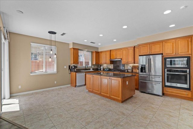 474 N Orinda Ct, Tracy, CA 95391