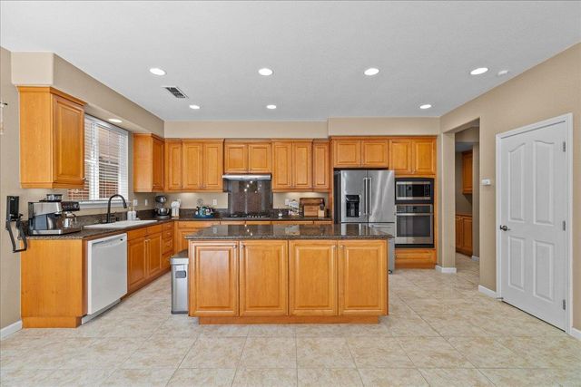 474 N Orinda Ct, Tracy, CA 95391