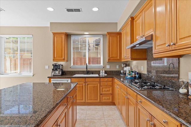 474 N Orinda Ct, Tracy, CA 95391