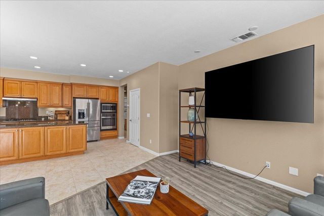 474 N Orinda Ct, Tracy, CA 95391