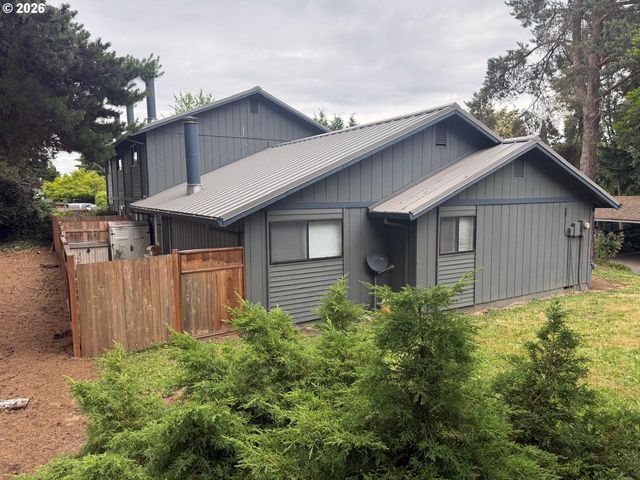 12369 Sw WALNUT St, Portland, OR 97223