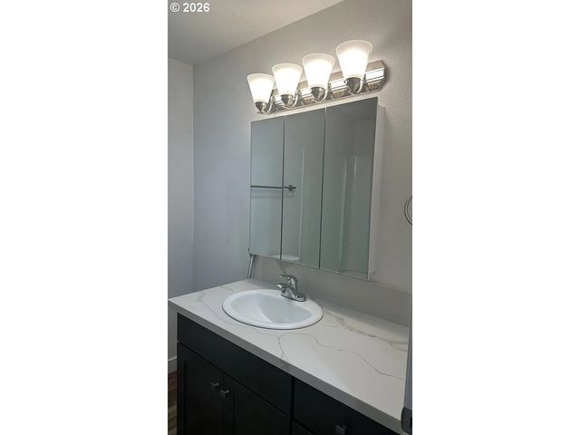 12369 Sw WALNUT St, Portland, OR 97223