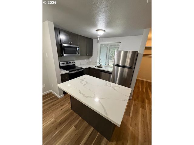 12369 Sw WALNUT St, Portland, OR 97223