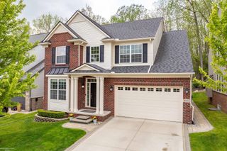 4929 W Stonegate Circle, Lake Orion, MI 48359