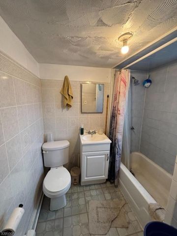 564 River St, Paterson City, NJ 07524