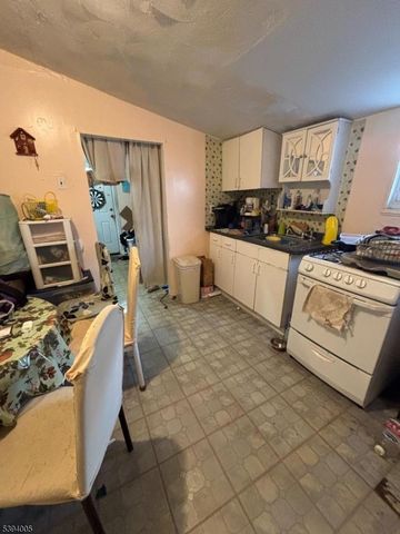 564 River St, Paterson City, NJ 07524