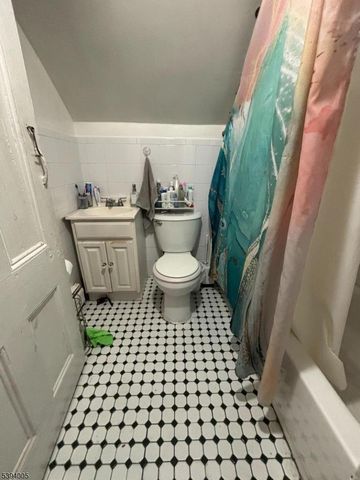 564 River St, Paterson City, NJ 07524