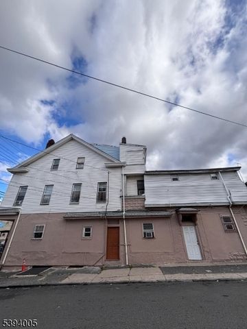 564 River St, Paterson City, NJ 07524