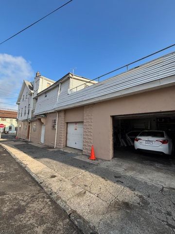 564 River St, Paterson City, NJ 07524