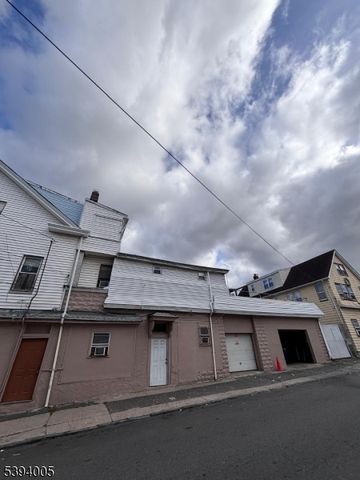 564 River St, Paterson City, NJ 07524