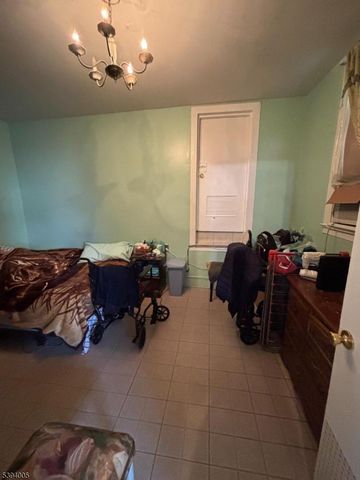 564 River St, Paterson City, NJ 07524