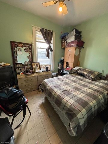 564 River St, Paterson City, NJ 07524