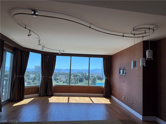 322 Karen Avenue 802, Las Vegas, NV 89109