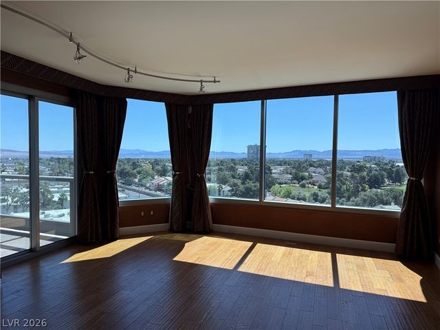 322 Karen Avenue 802, Las Vegas, NV 89109