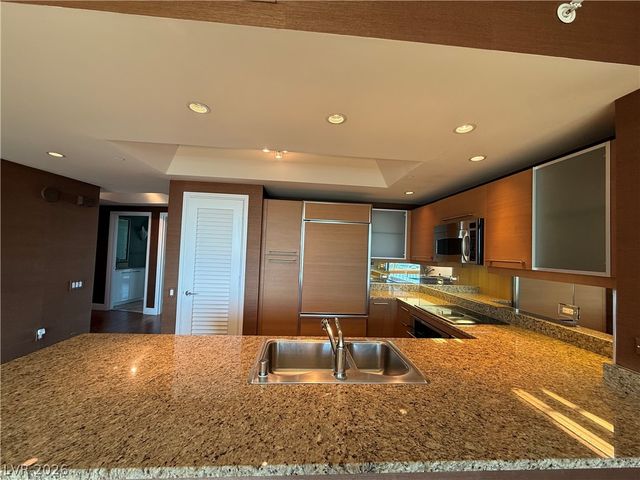 322 Karen Avenue 802, Las Vegas, NV 89109