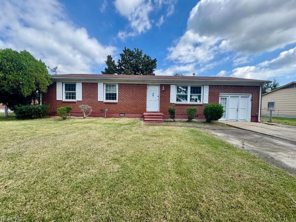 1214 Jamal LN, Portsmouth, VA 23701