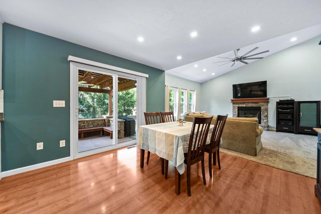 1977 Twin Flower Circle, Grove City, OH 43123