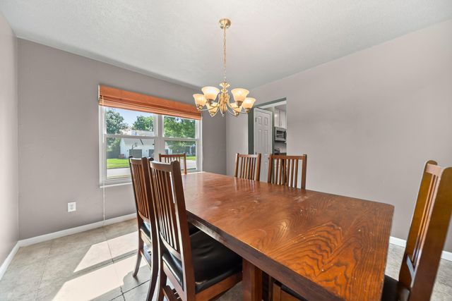 1977 Twin Flower Circle, Grove City, OH 43123