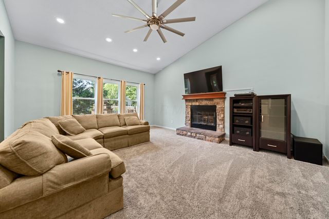 1977 Twin Flower Circle, Grove City, OH 43123