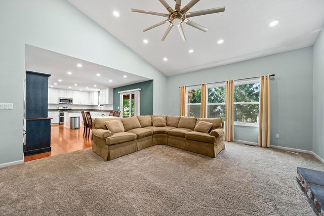 1977 Twin Flower Circle, Grove City, OH 43123