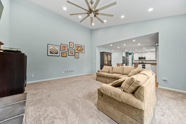 1977 Twin Flower Circle, Grove City, OH 43123