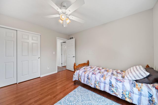 1977 Twin Flower Circle, Grove City, OH 43123