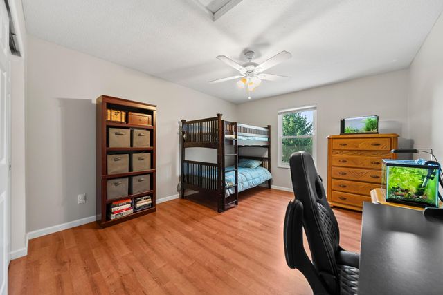 1977 Twin Flower Circle, Grove City, OH 43123