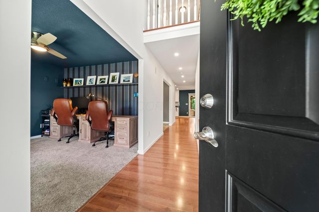 1977 Twin Flower Circle, Grove City, OH 43123
