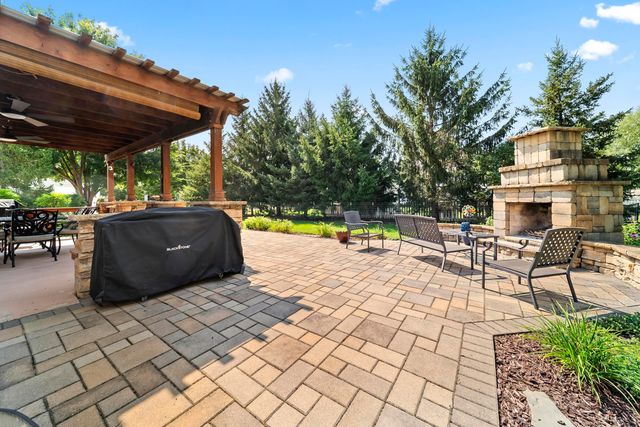 1977 Twin Flower Circle, Grove City, OH 43123
