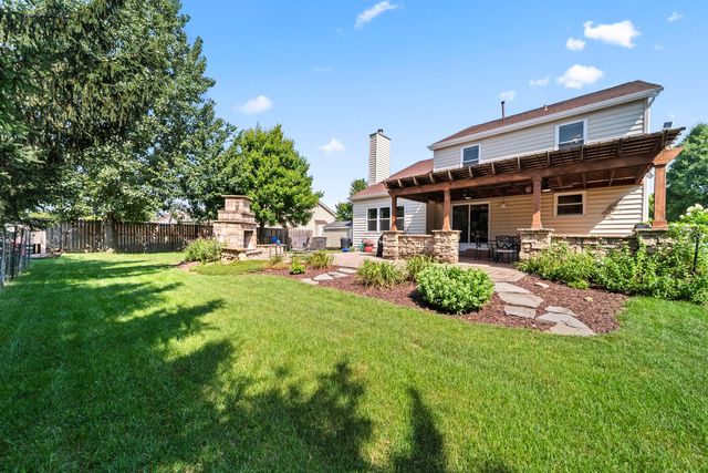 1977 Twin Flower Circle, Grove City, OH 43123