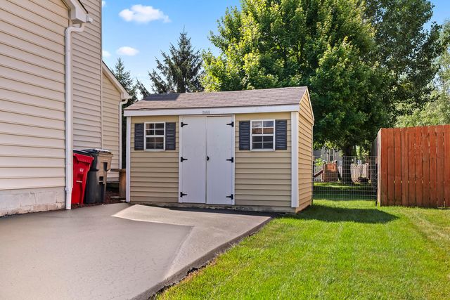 1977 Twin Flower Circle, Grove City, OH 43123