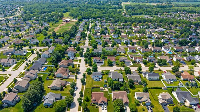 1977 Twin Flower Circle, Grove City, OH 43123
