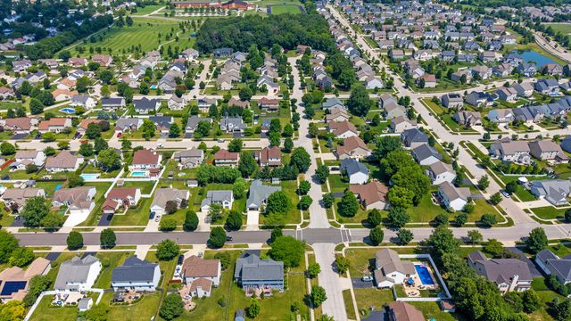 1977 Twin Flower Circle, Grove City, OH 43123