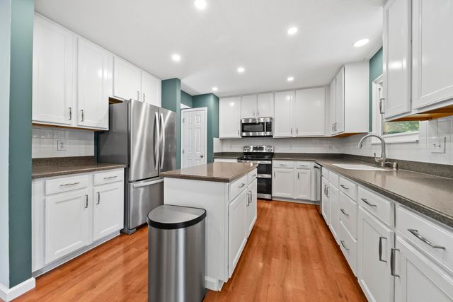 1977 Twin Flower Circle, Grove City, OH 43123