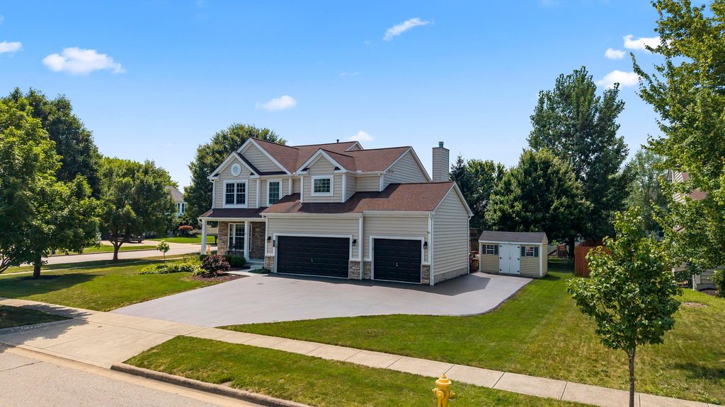 1977 Twin Flower Circle, Grove City, OH 43123
