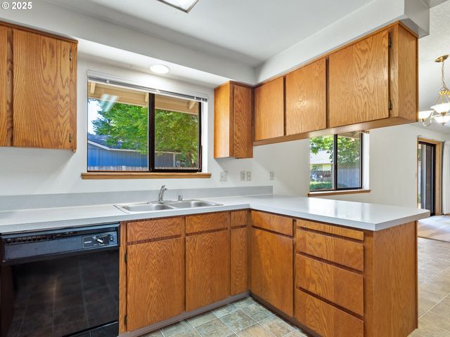 12406 Ne 37TH St, Vancouver, WA 98682
