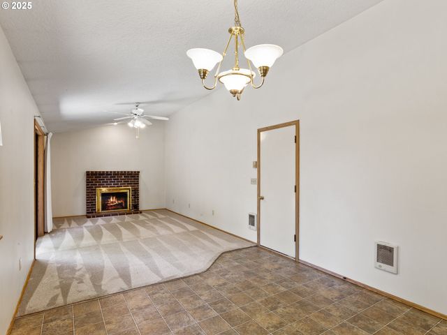 12406 Ne 37TH St, Vancouver, WA 98682
